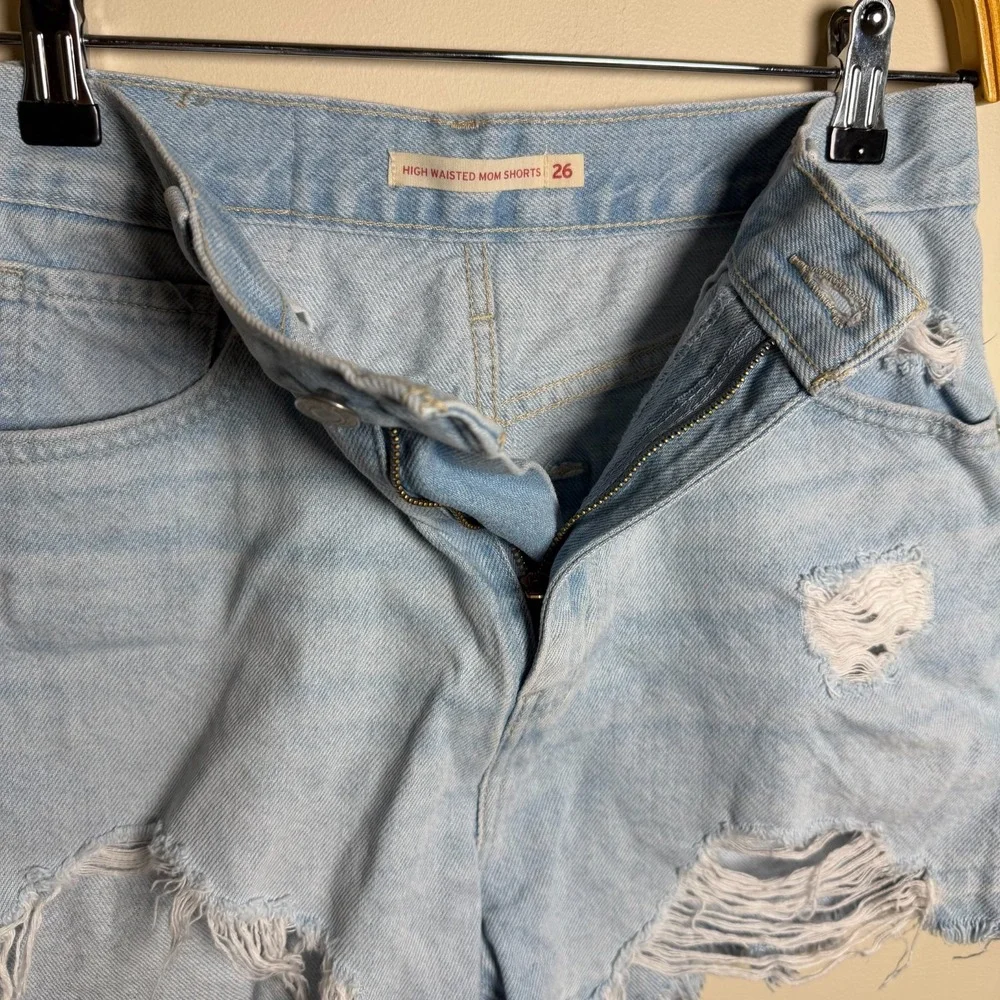 Levi's Cut Off Denim Jean High Waist Mom Shorts Size 26 Blue Distressed Light 3